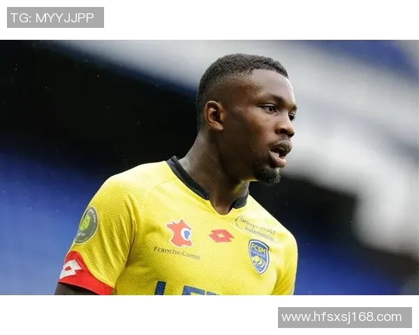 那些经历过艰难挑战最终崭露头角的足球传奇球星故事